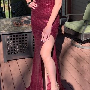 Red Sleeveless Sweetheart Prom Gown